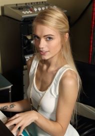 Petite Nudist Alex Grey By Als Scan #12